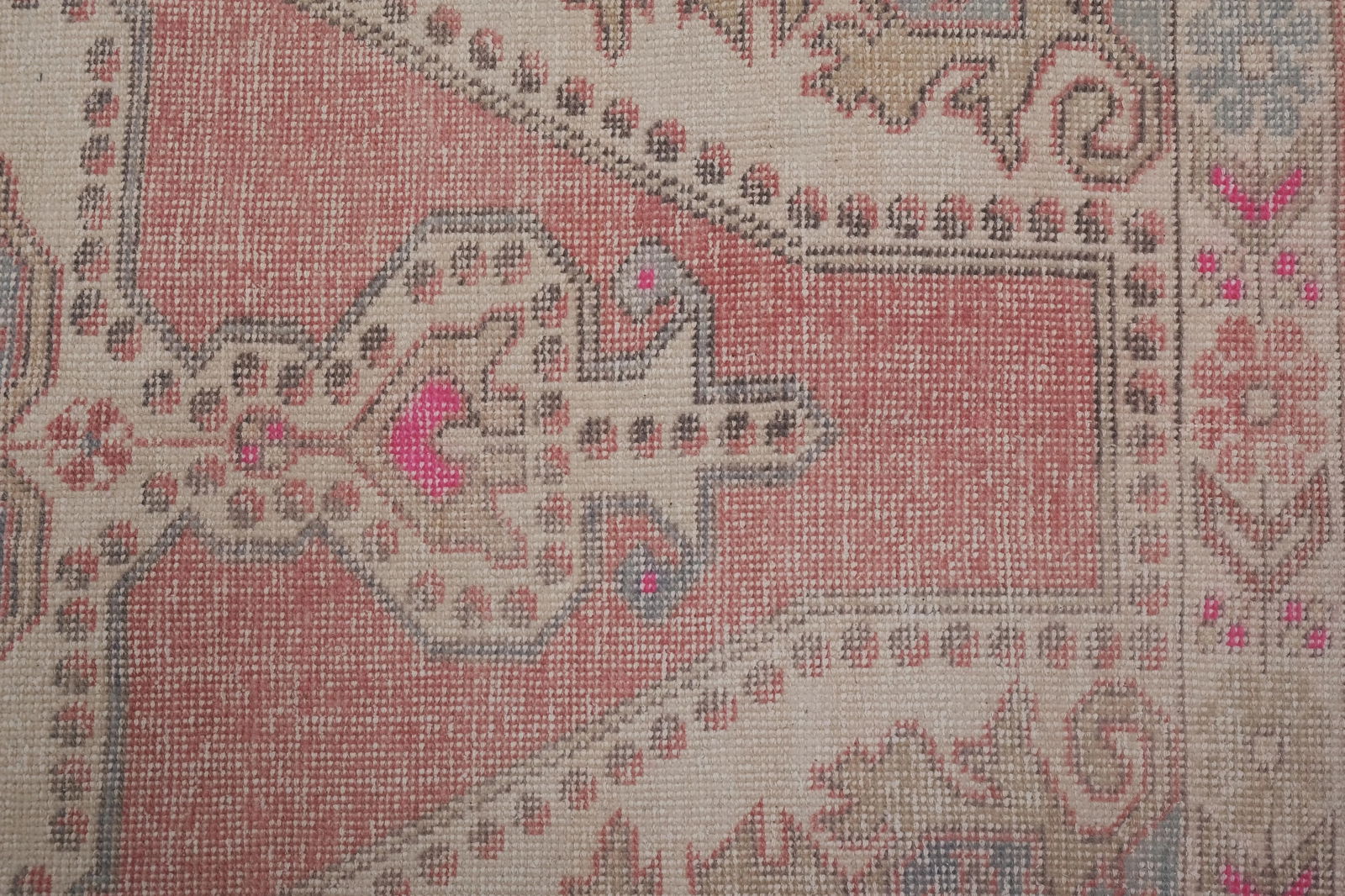 1960s Vintage Faded Turkish Kemerhisar Rug 4'7'' X 7'5'' - 8