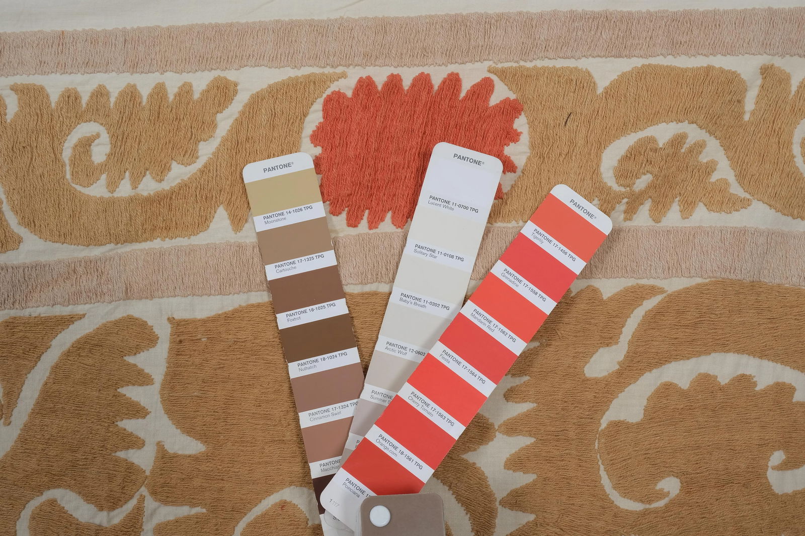 1960s Suzani Wall Hanging Decor With Pastel Colors - 10