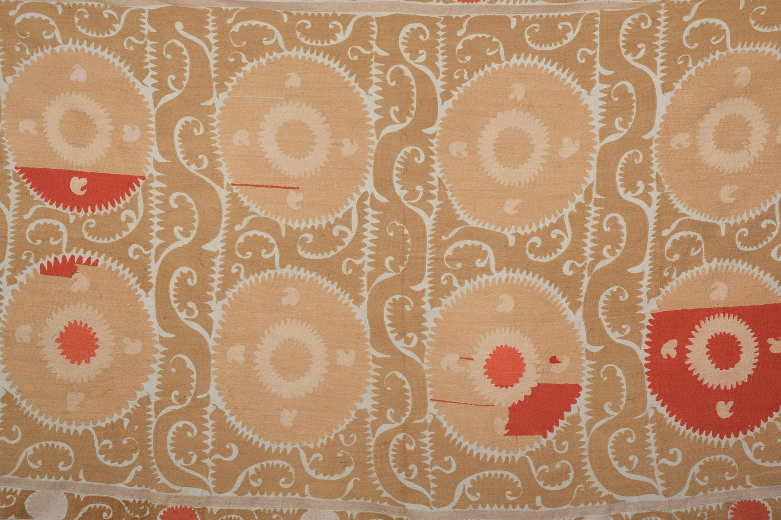 1960s Suzani Wall Hanging Decor With Pastel Colors - 5