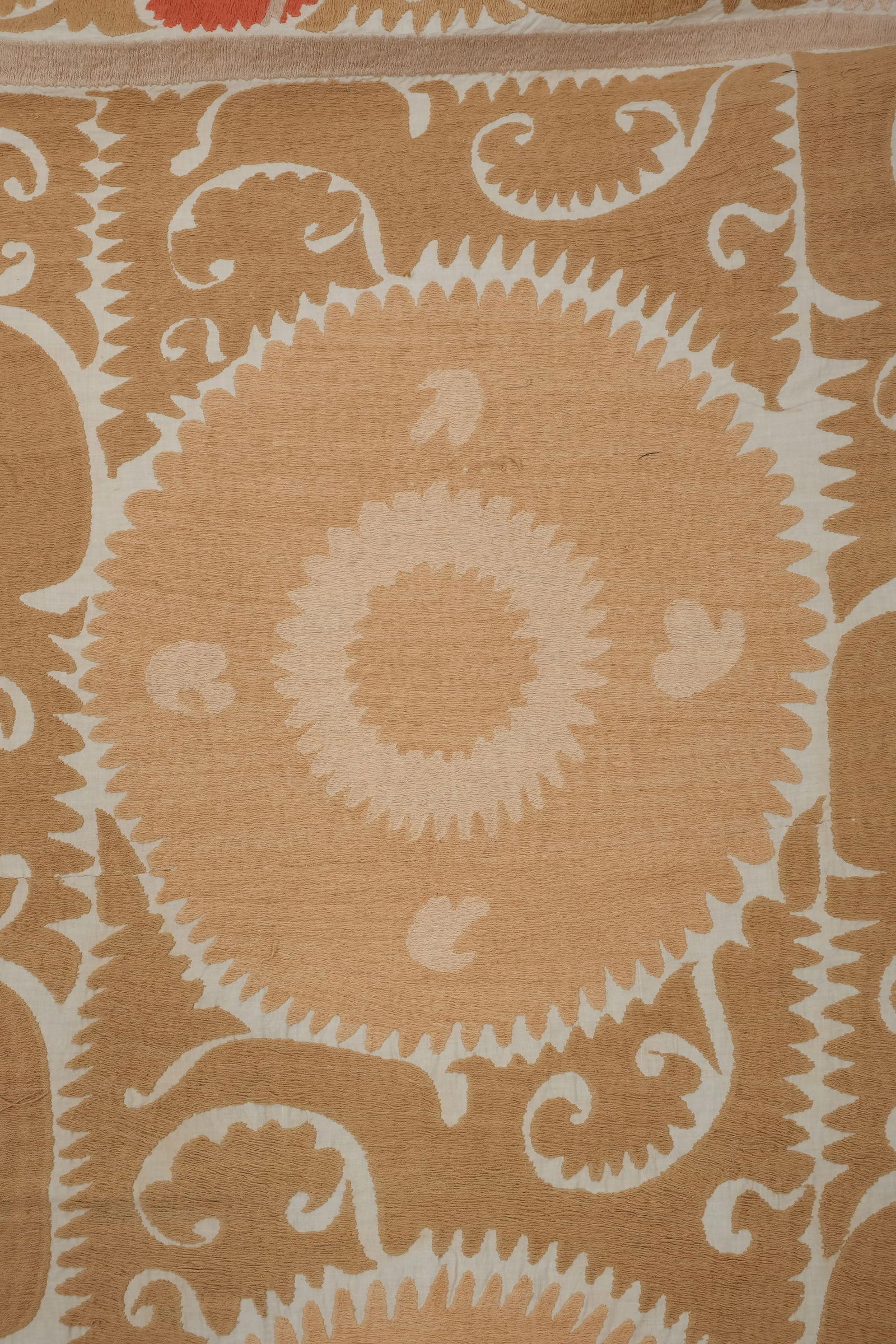 1960s Suzani Wall Hanging Decor With Pastel Colors - 8