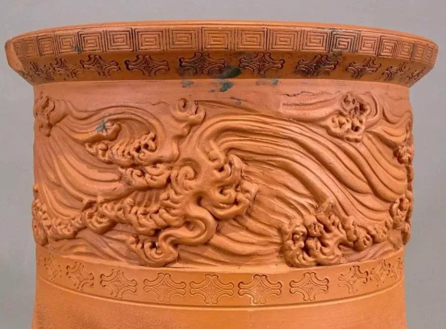 19th Century Japanese Meiji Era Dragon Embellished Tokoname Terracotta Red Ware Ceramic Umbrella Sta - 2