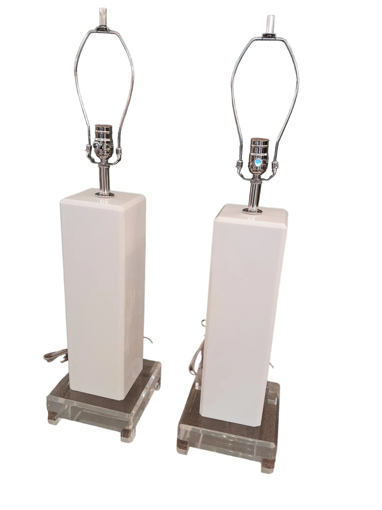 Pair of Mid-Century Italian Lucite Lamps With Linen Shades - 6