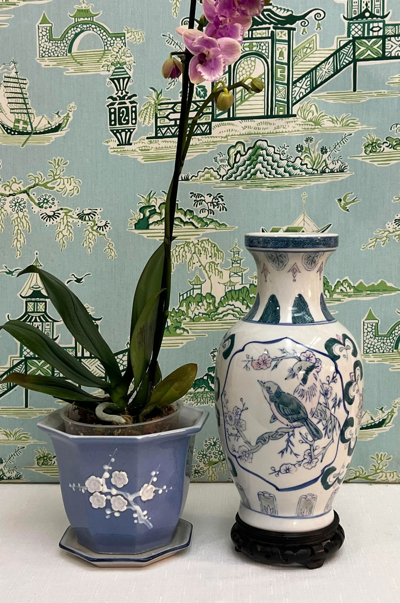 Vintage Pink and Blue Chinoiserie Porcelain Vase With Lovebirds - 3