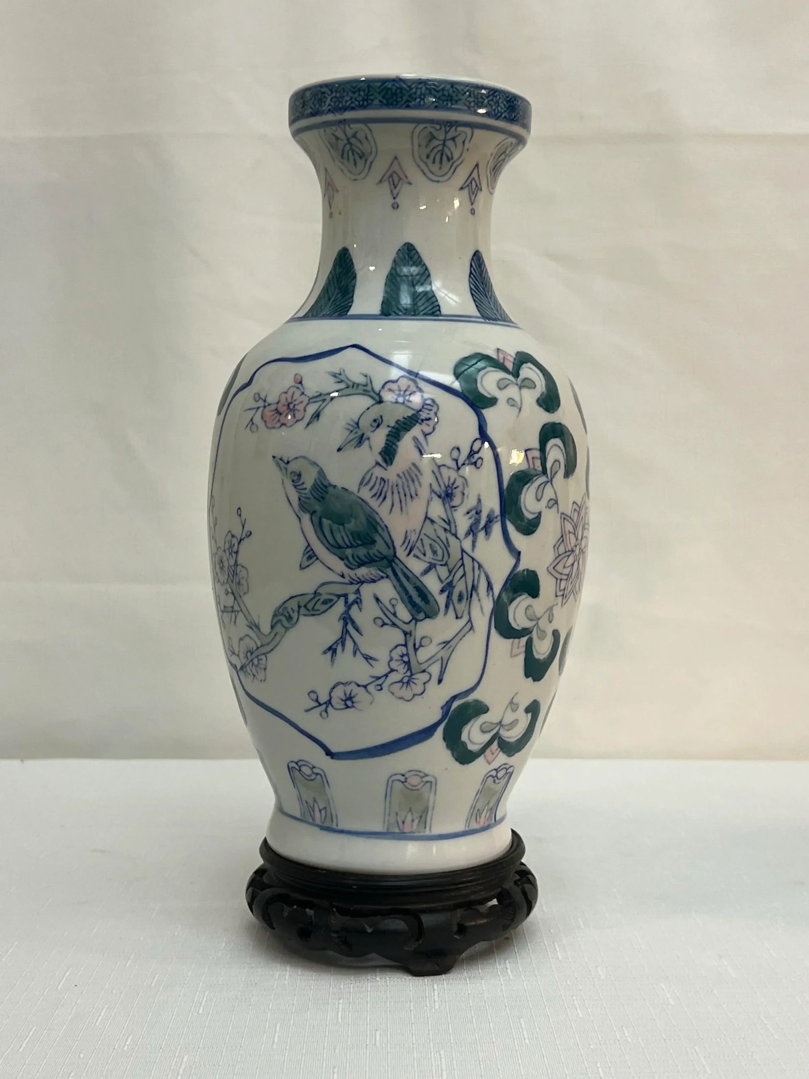 Vintage Pink and Blue Chinoiserie Porcelain Vase With Lovebirds - 8