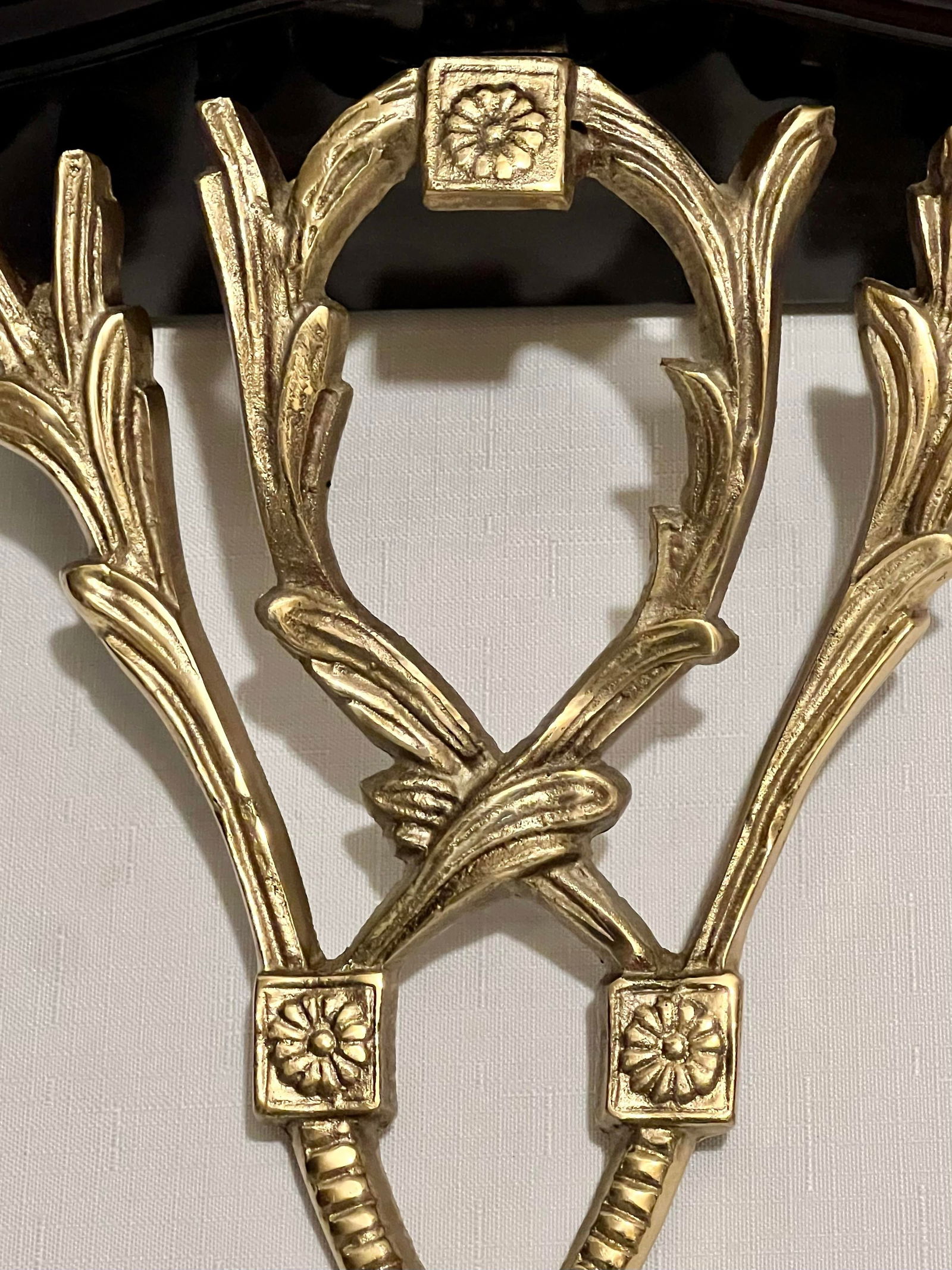 Vintage Chelsea House Style Polished Brass Laurel Leaves and Cherry Wood Display Wall Bracket - 2