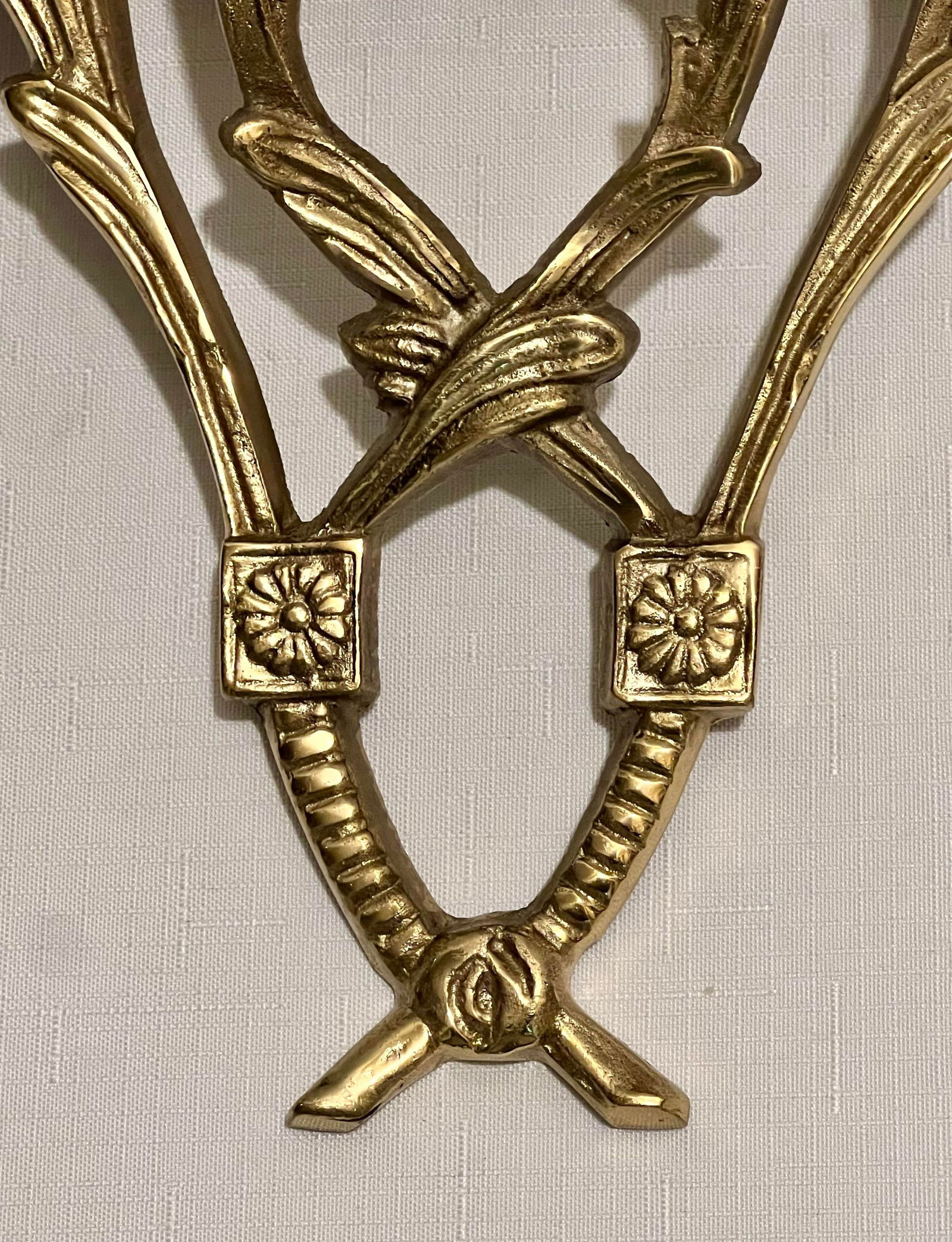 Vintage Chelsea House Style Polished Brass Laurel Leaves and Cherry Wood Display Wall Bracket - 3