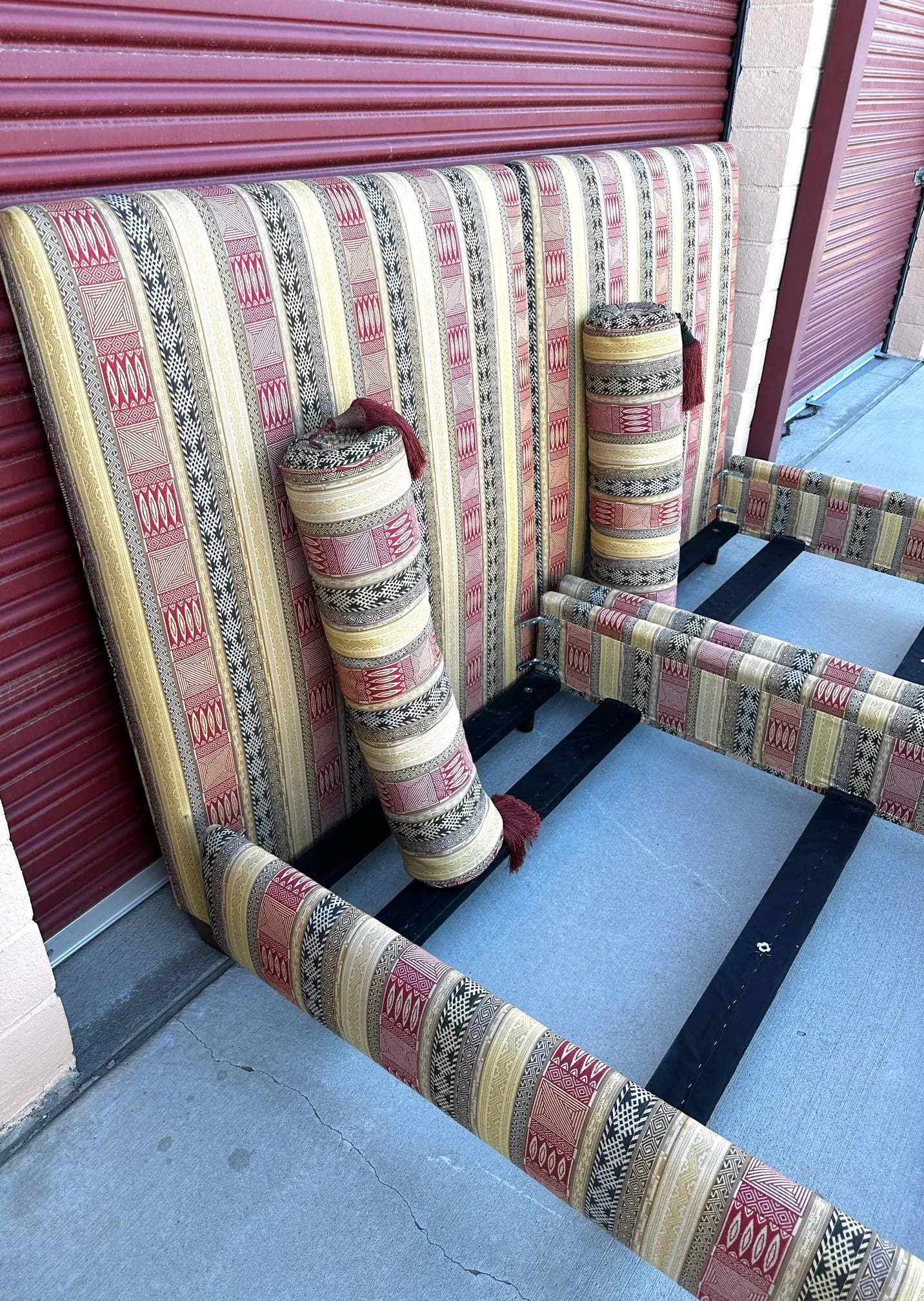 Moroccan Style Twin Upholstered Bed Frame W/Matching Pillows - 7