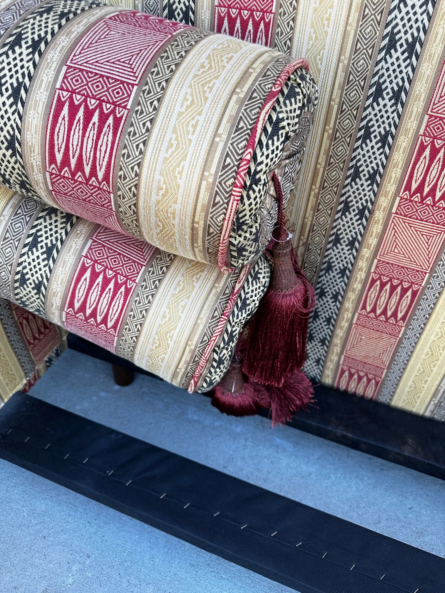 Moroccan Style Twin Upholstered Bed Frame W/Matching Pillows - 8