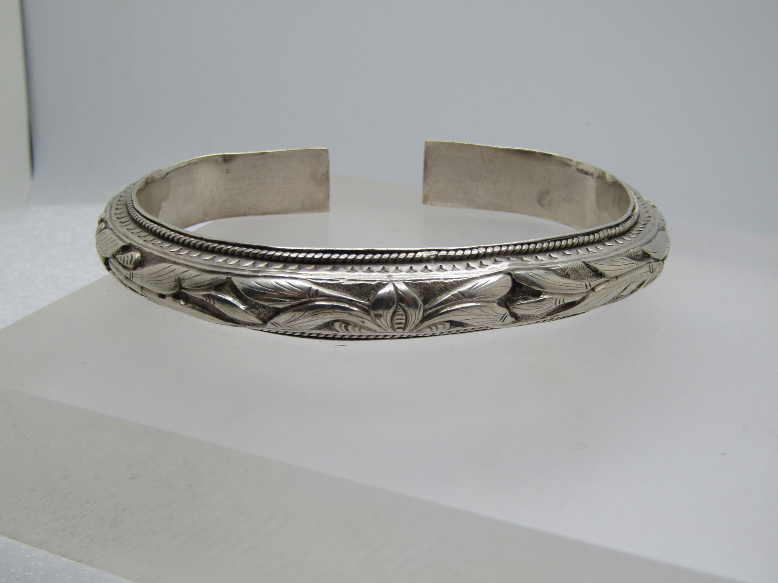 Vintage Heavy Sterling Cuff Bracelet, 8.5" Repousse, Unisex,: Title:Vintage Heavy Sterling Cuff Bracelet, 8.5" Repousse, Unisex, Description:Vintage Heavy Sterling Cuff Bracelet, 8.5" Repousse, Unisex, This bracelet has a repousee scrolled domed design and is