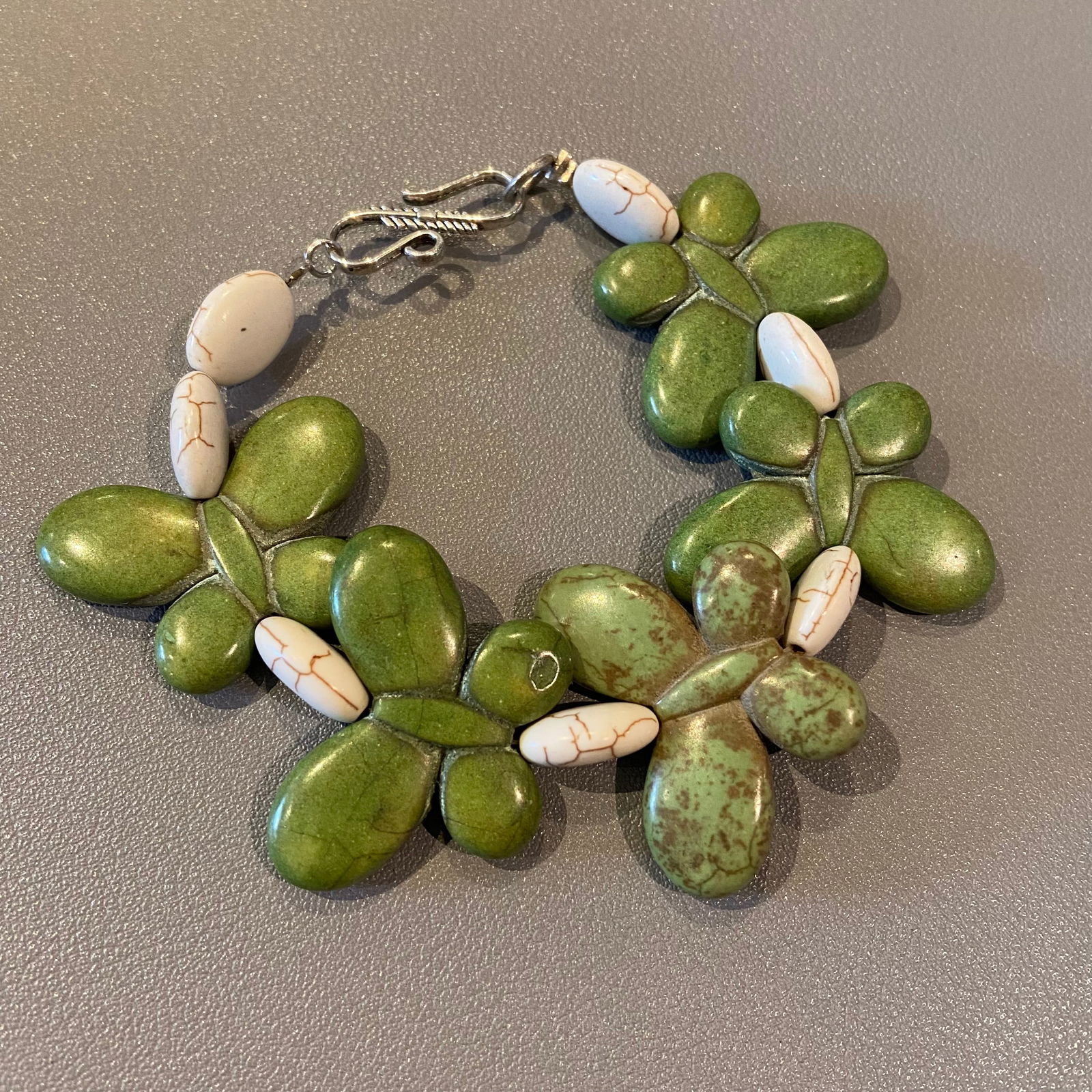 Rare Yakou Mountain green turquoise carved Butterfly Bracelet: Title:Rare Yakou Mountain green turquoise carved Butterfly BraceletDescription:Yakou Mountain green turquoise is a high-quality type of turquoise named after its primary source, Yakou Mountain in