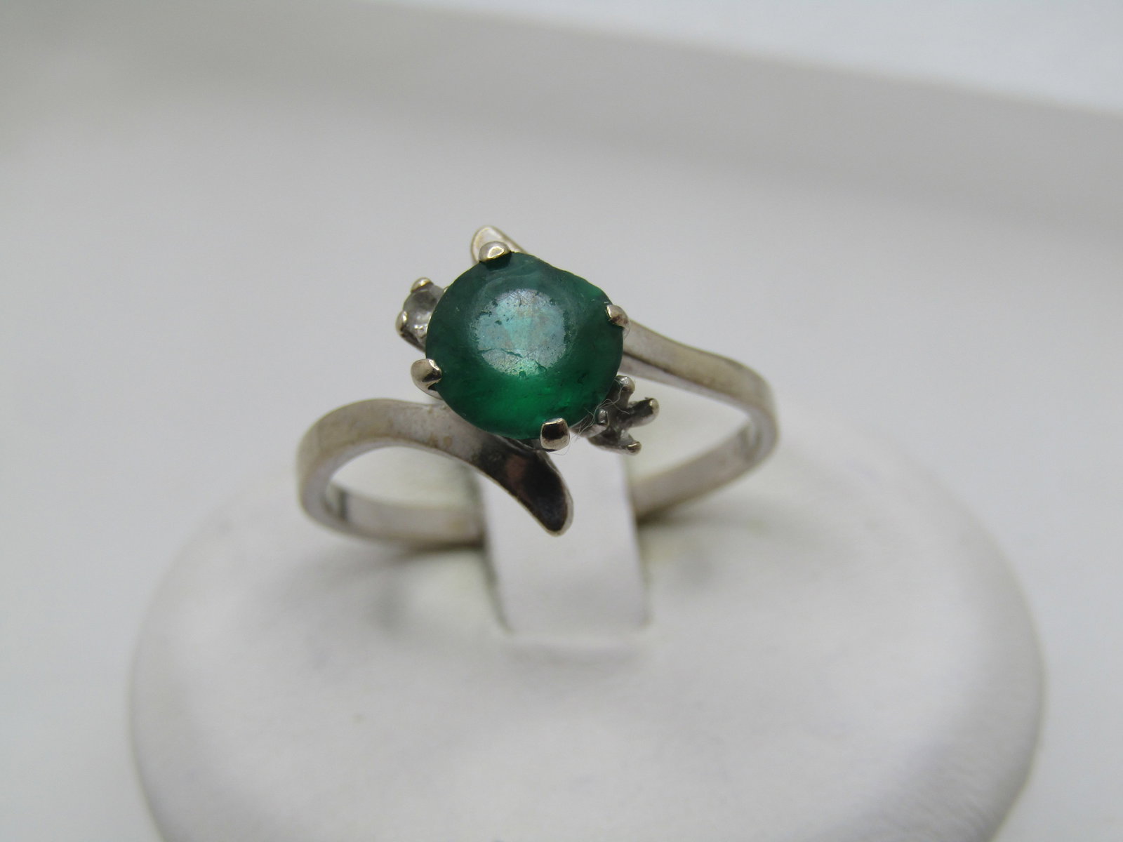 Vintage 10kt Simulated Emerald Ring, Clear Stones, Bypass, Sz. 8.5, White Gold, 1960's-1970's. (1 of 6)