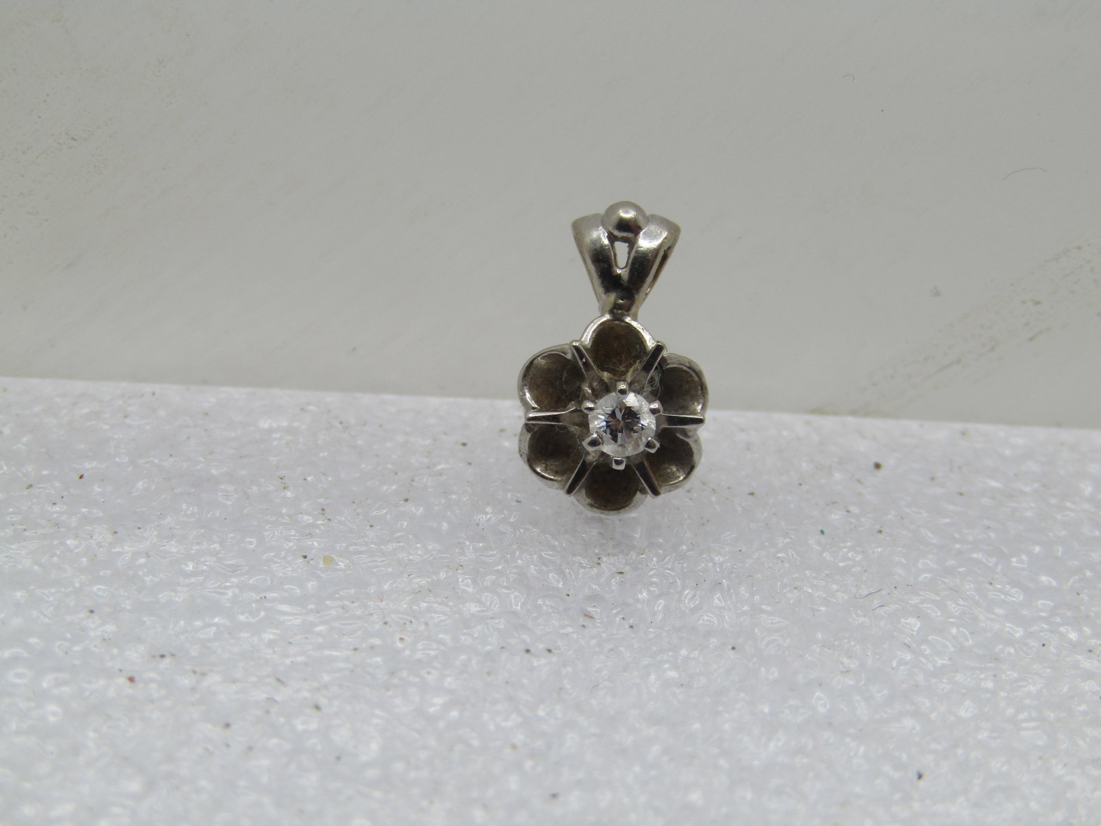 Vintage 14kt Diamond Blossom Pendant, .10 CTW, 1970's: Title:Vintage 14kt Diamond Blossom Pendant, .10 CTW, 1970'sDescription:intage 14kt Diamond Blossom Pendant, .10 CTW, 1970's. This has a decorative bail with a blossom style design and a rised center