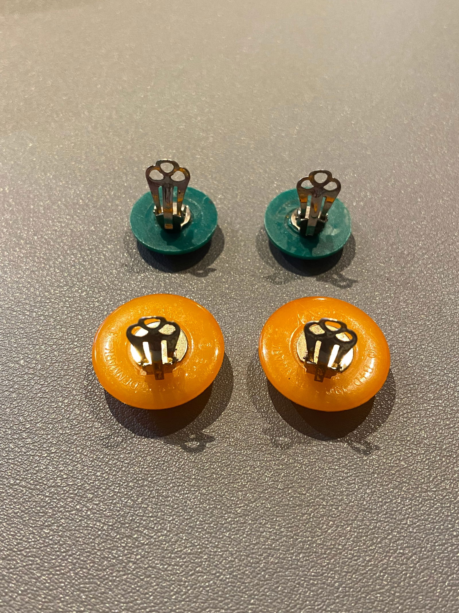 Vintage 2 pairs of Amber Butterscotch Bakelite and Green Bakelite Earrings - 3