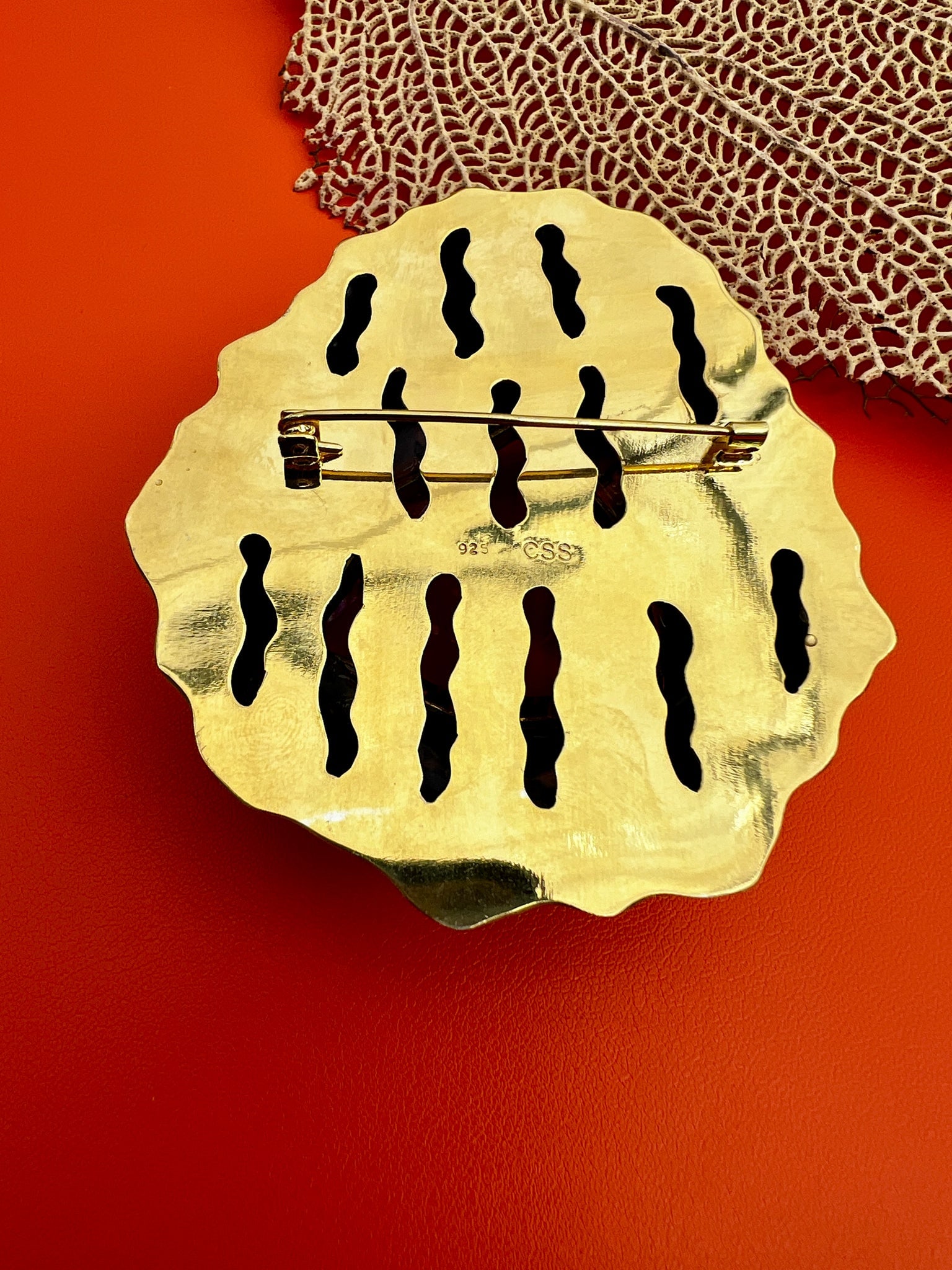 Traffic-Stopping African Limpet Brooch set with Giant Amethyst - 3