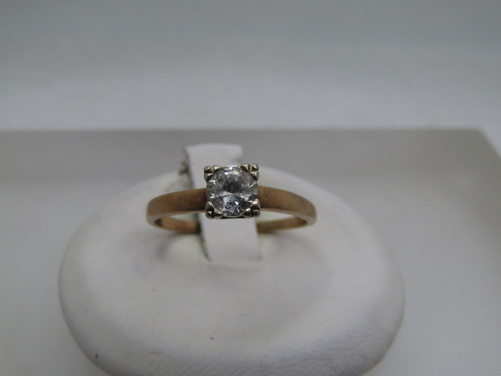 Vintage 14kt Engagement Ring, White Topaz. .33 CT, Sz. 6.5, 1930's-1940's: Title:Vintage 14kt Engagement Ring, White Topaz. .33 CT, Sz. 6.5, 1930's-1940's Description:Vintage 14kt Engagement Ring, White Topaz. .33 CT, Sz. 6.5, 1930's-1940's. The stone tests as white topaz an