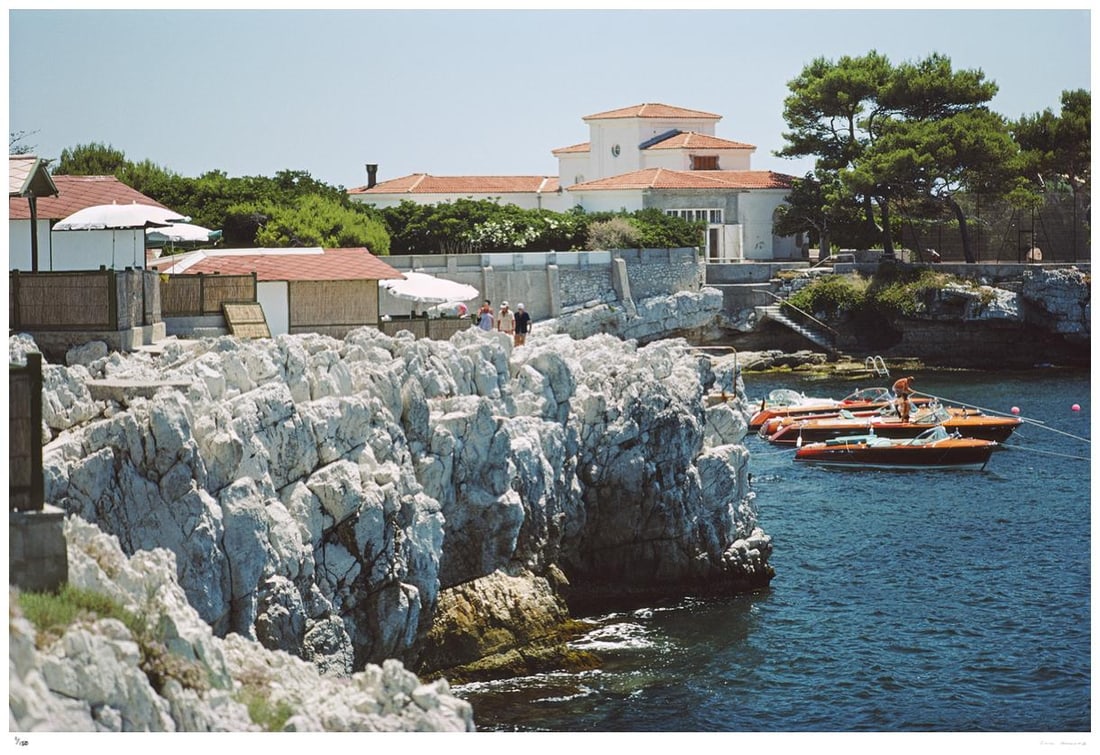 Riva Boats At Hotel Du Cap Eden Roc 1969 - Slim Aarons Estate Stamped: 1969 (printed later) - 7