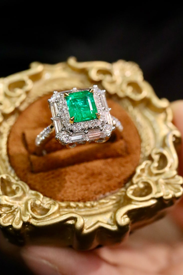 18K Panjshir Emerald Ring