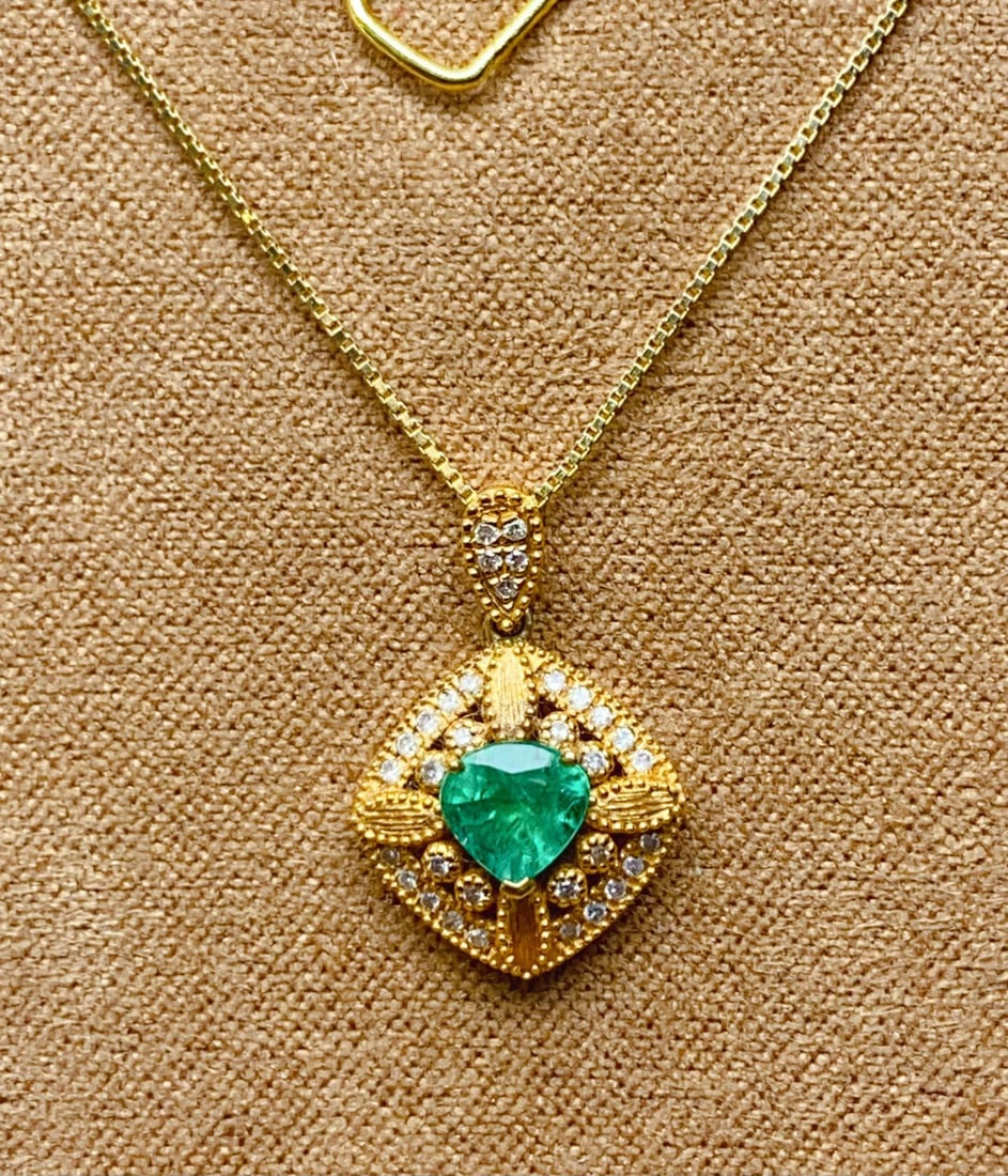Natural Emerald Pendant: Natural Emerald Pendant, Main Stone: Approximately 0.5ct Total Weight: 1.15g Diamonds: 33p Reserve: $1,200.00 Shipping:Domestic: Shipping rates are determined by destinationInternational: Foreign