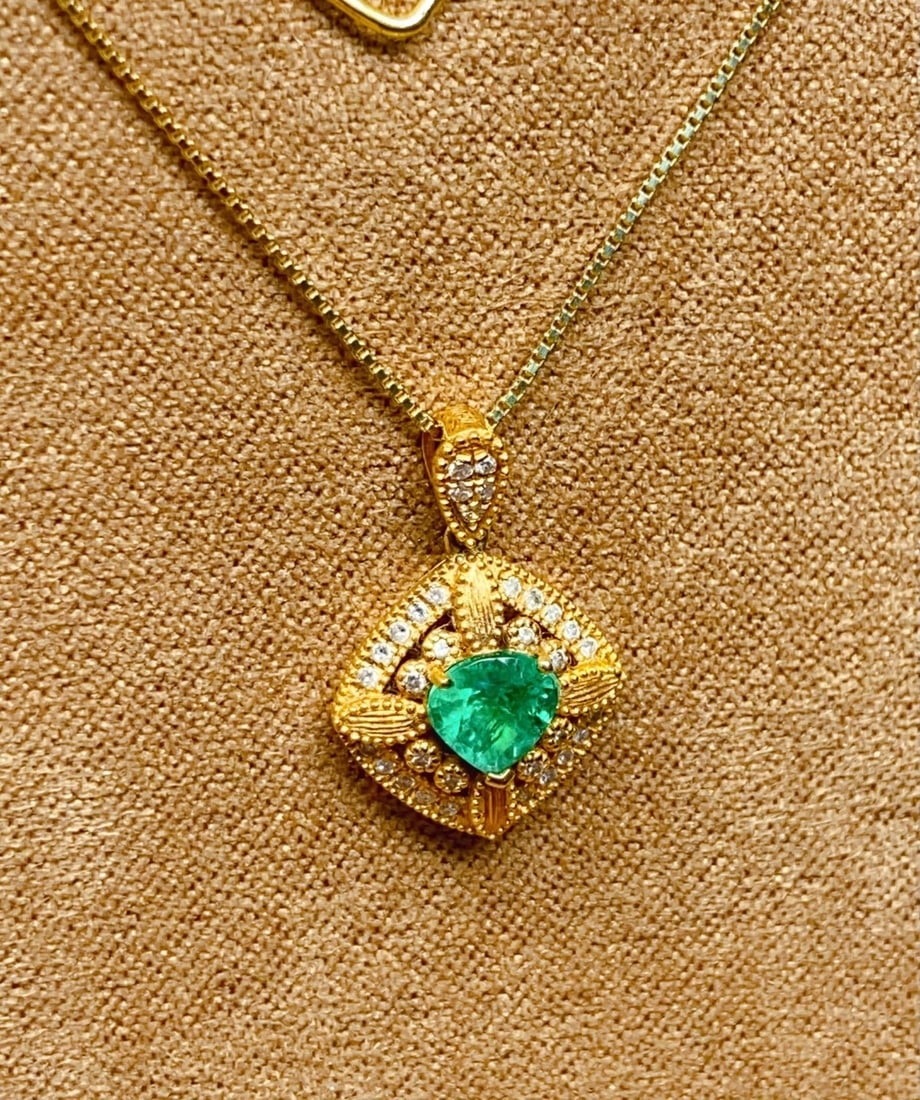 Natural Emerald Pendant - 3
