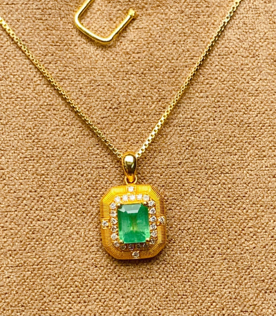 Natural Emerald Pendant: Natural emerald pendant, main stone: approximately 0.5ct total weight: 0.75g, diamonds: 26p Reserve: $500.00 Shipping:Domestic: Shipping rates are determined by destinationInternational: Foreign