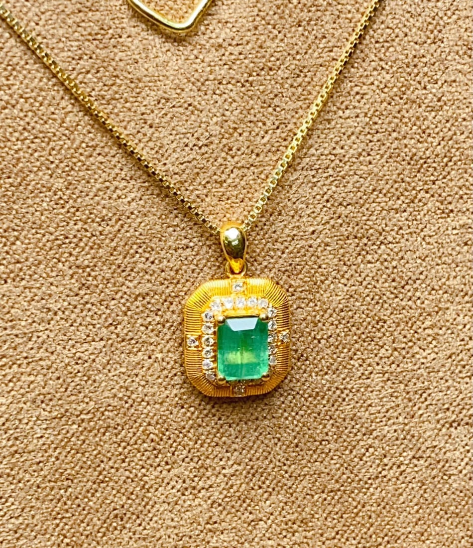 Natural Emerald Pendant - 3
