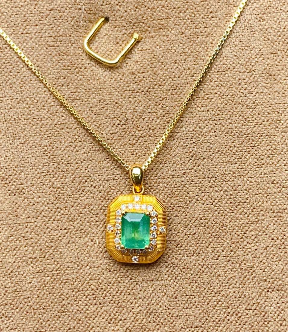 Natural Emerald Pendant - 4