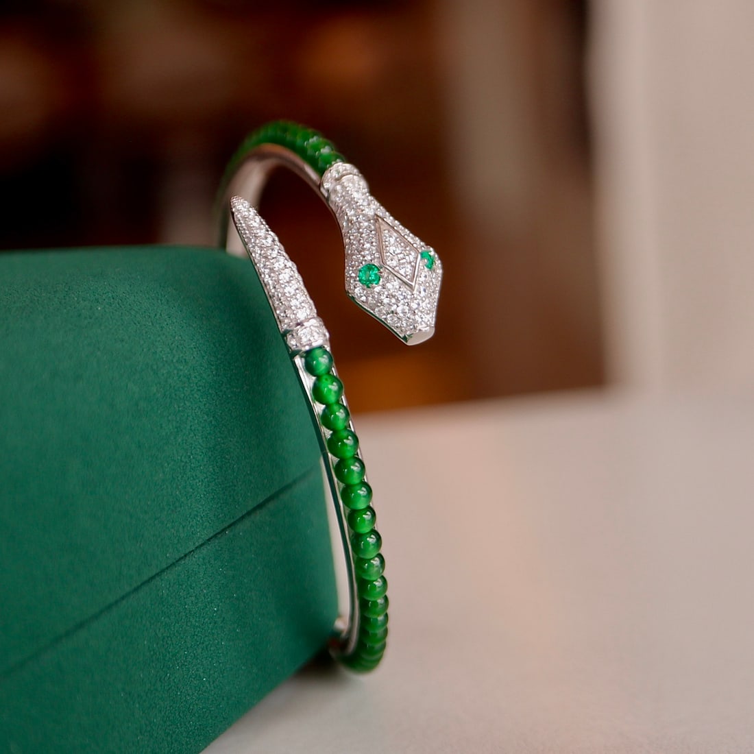 Jadeite and pearl snake-shaped bracelet with an adjustable opening design: Emerald Snake Bracelet, approximately 3mm, handcrafted, adjustable opening design Reserve: $500.00 Shipping:Domestic: Shipping rates are determined by destinationInternational: Foreign shipping