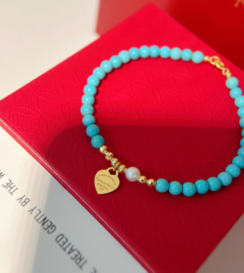 18K Turquoise Heart Pendant Bracelet: 18K Turquoise Heart Pendant Bracelet Reserve: $400.00 Shipping:Domestic: Shipping rates are determined by destinationInternational: Foreign shipping rates are determined by destination.