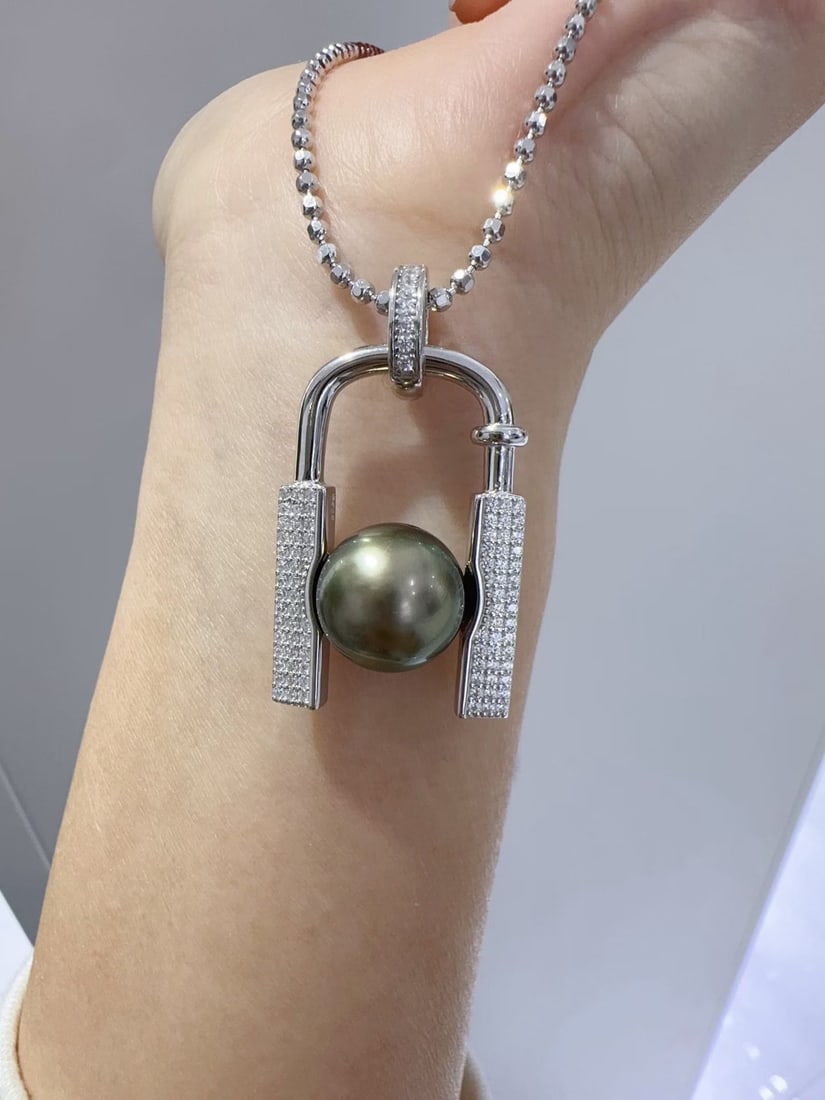 Pearl Pendant: Sterling silver pendant with 11-12mm Tahitian seawater pearls Reserve: $500.00 Shipping:Domestic: Shipping rates are determined by destinationInternational: Foreign shipping rates are determined by