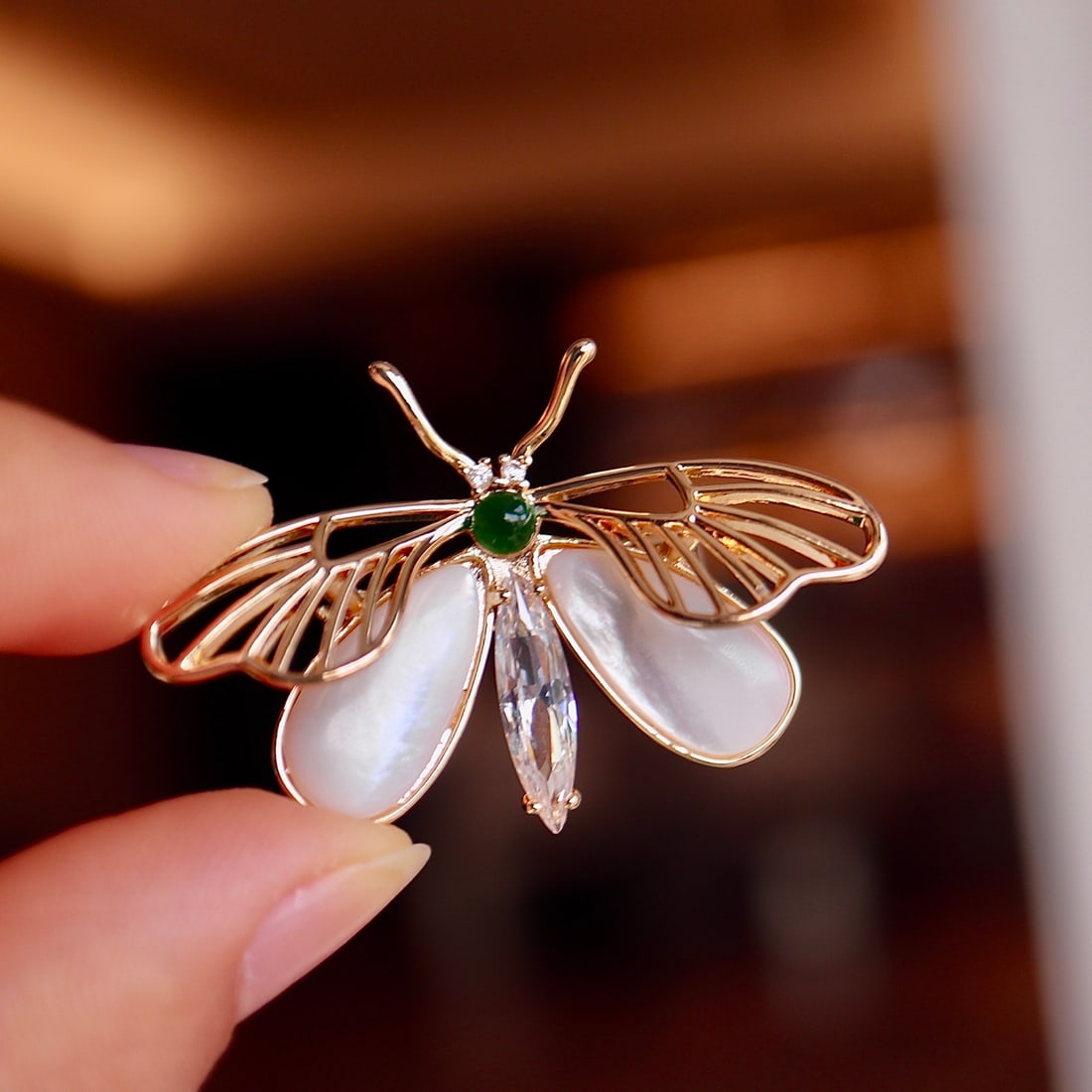 Natural Jade Butterfly Brooch Pendant: Natural jade butterfly brooch pendant, wings are natural deep-sea mother-of-pearl, luxurious zircon pendant about 40x25mm, elegant and fashionable Reserve: $80.00 Shipping:Domestic: Shipping rates