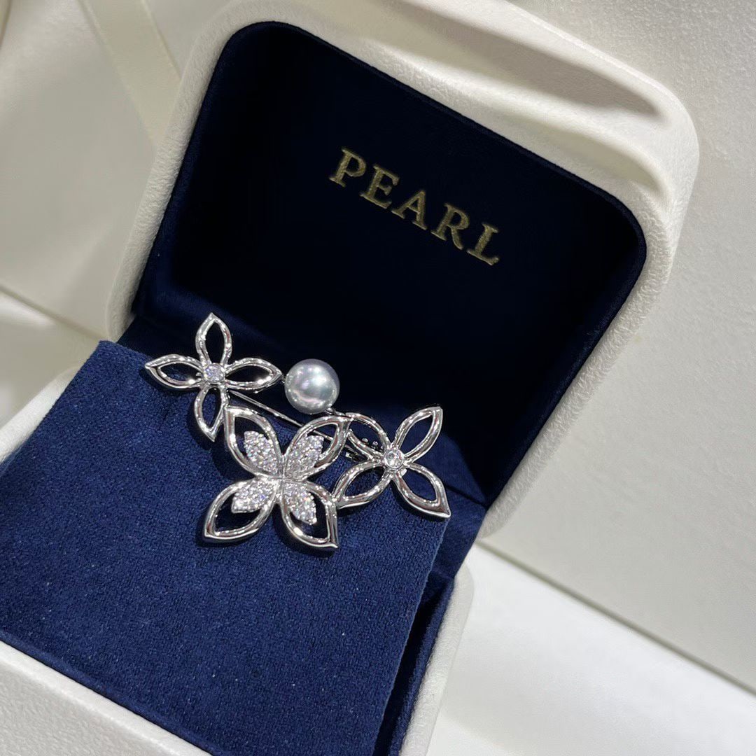 Seawater is full of Ma Pearl Brooch: Simple design paired with a 6-7mm sea water Akoya pearl brooch Reserve: $100.00 Shipping:Domestic: Shipping rates are determined by destinationInternational: Foreign shipping rates are determined