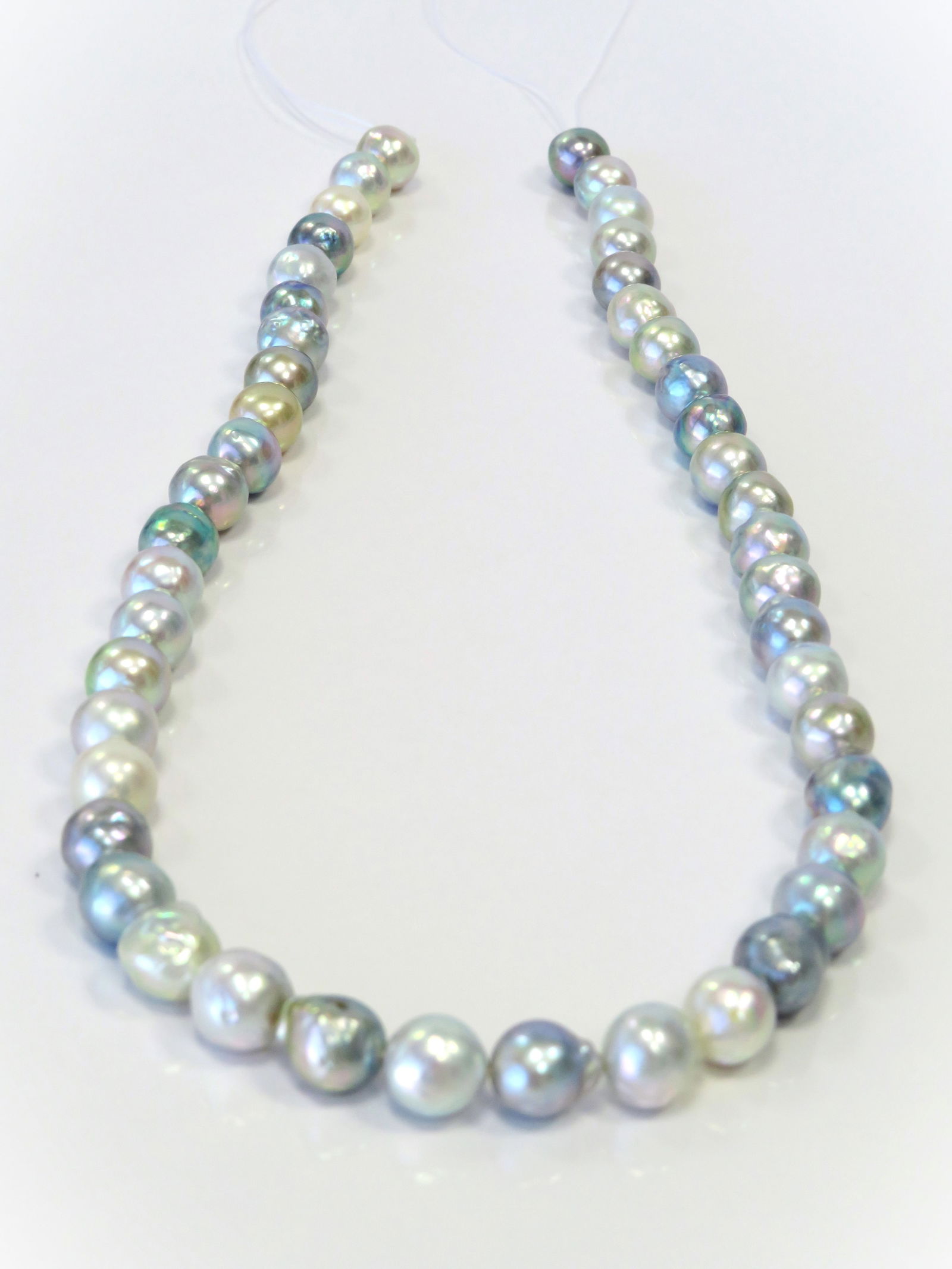 8-9mm Round/Near-Round Multi-Color Blue/White/Golden Akoya Pearl Necklace Strand: Title:8-9mm Round/Near-Round Multi-Color Blue/White/Golden Akoya Pearl Necklace Strand Description:A-AA Grade High luster, Irridescent White/Blue/Golden Near-Round/Drop-Baroque with minimal spots/blem