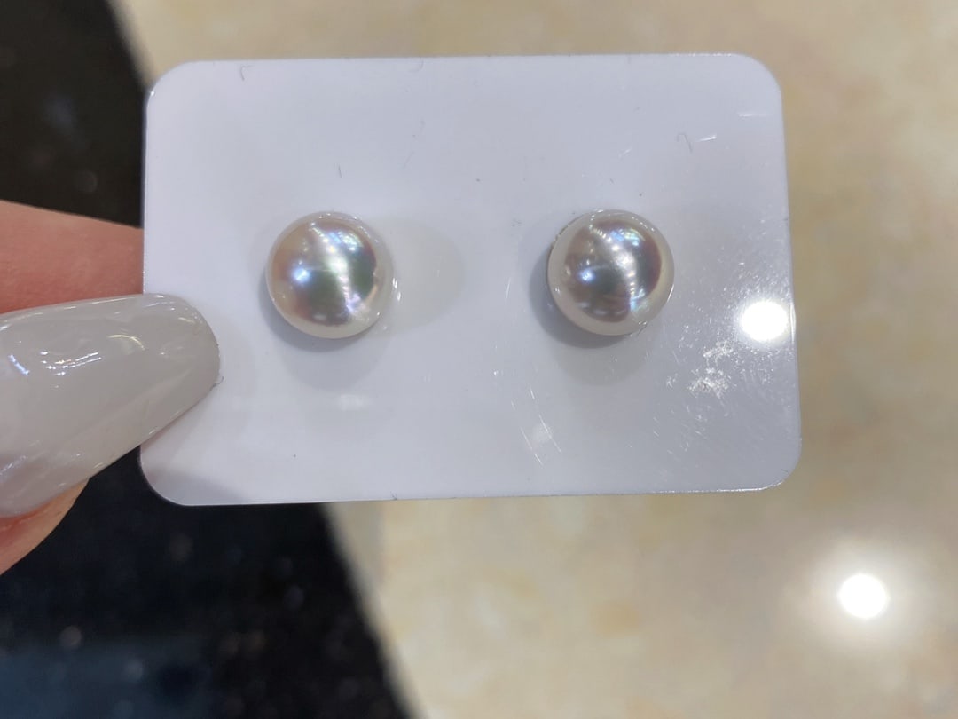 18K Gold Akoya Pearl Light Bulb Earrings in Seawater: 18K Gold Akoya Pearl Stud Earrings, 9-9.5mm, Round and Flawless Reserve: $700.00 Shipping:Domestic: Shipping rates are determined by destinationInternational: Foreign shipping rates are determined