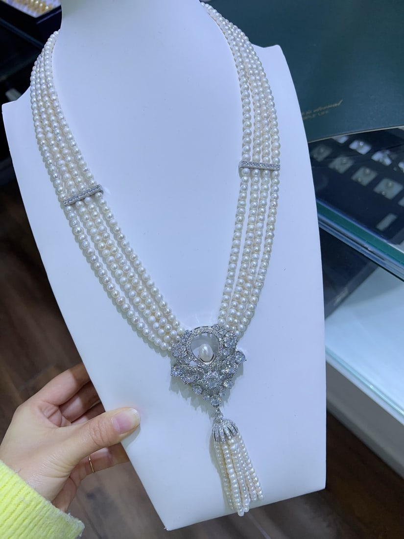 Natural White Pearl Necklace: Natural white pearl necklace, about 4mm, near-round, elegant tassel style, 50cm long Reserve: $300.00 Shipping: Domestic: Shipping rates are determined by destination International: Foreign shipping r