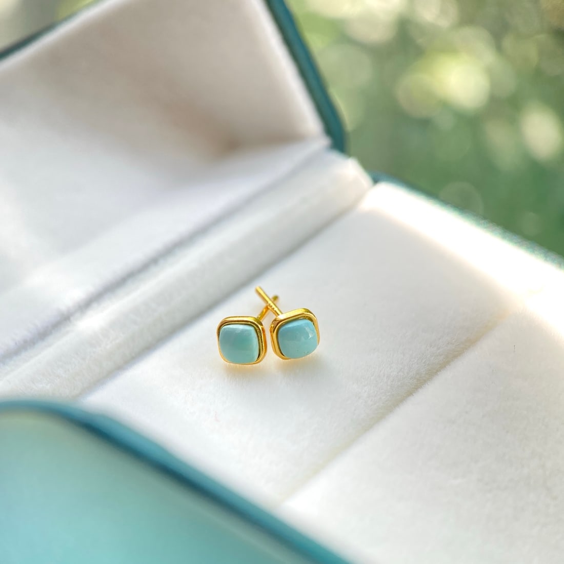 Natural Turquoise Stud Earrings - Cubic Sugar Design: Natural turquoise stud earrings in sugar cube style, made of pure S925 silver, approximately 5mm in size, simple and elegant, versatile for daily wear. Reserve: $80.00 Shipping:Domestic: Shipping
