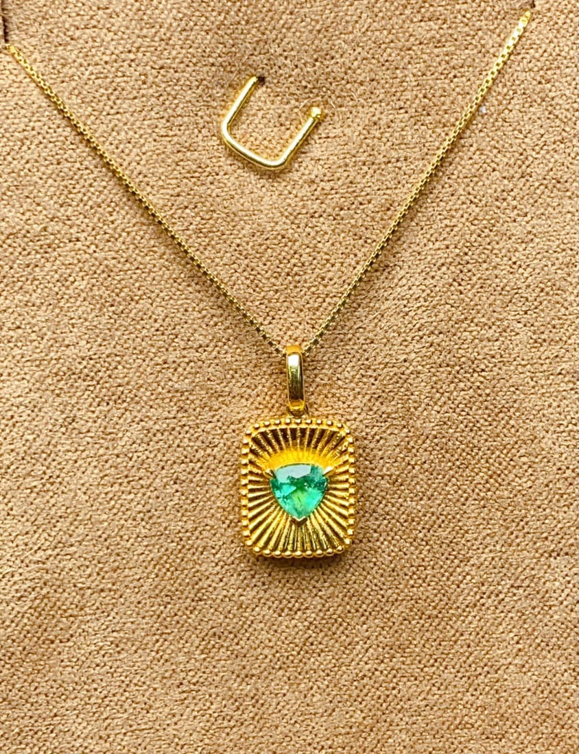 18k Gold with Diamond Encrusted Natural Emerald Pendant: 18k gold with diamond setting natural emerald pendant, total weight: 1.26g, main stone: approximately 0.5ct Reserve: $900.00 Shipping: Domestic: Shipping rates are determined by destination Internatio