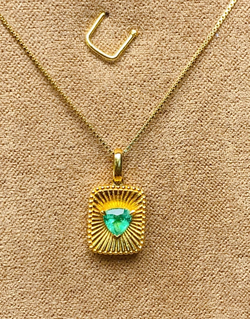 18k Gold with Diamond Encrusted Natural Emerald Pendant - 3