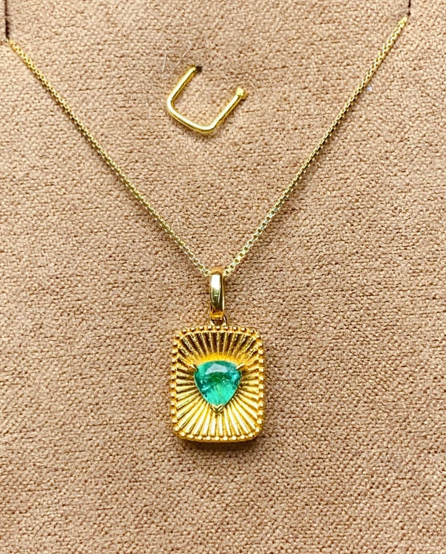 18k Gold with Diamond Encrusted Natural Emerald Pendant - 4
