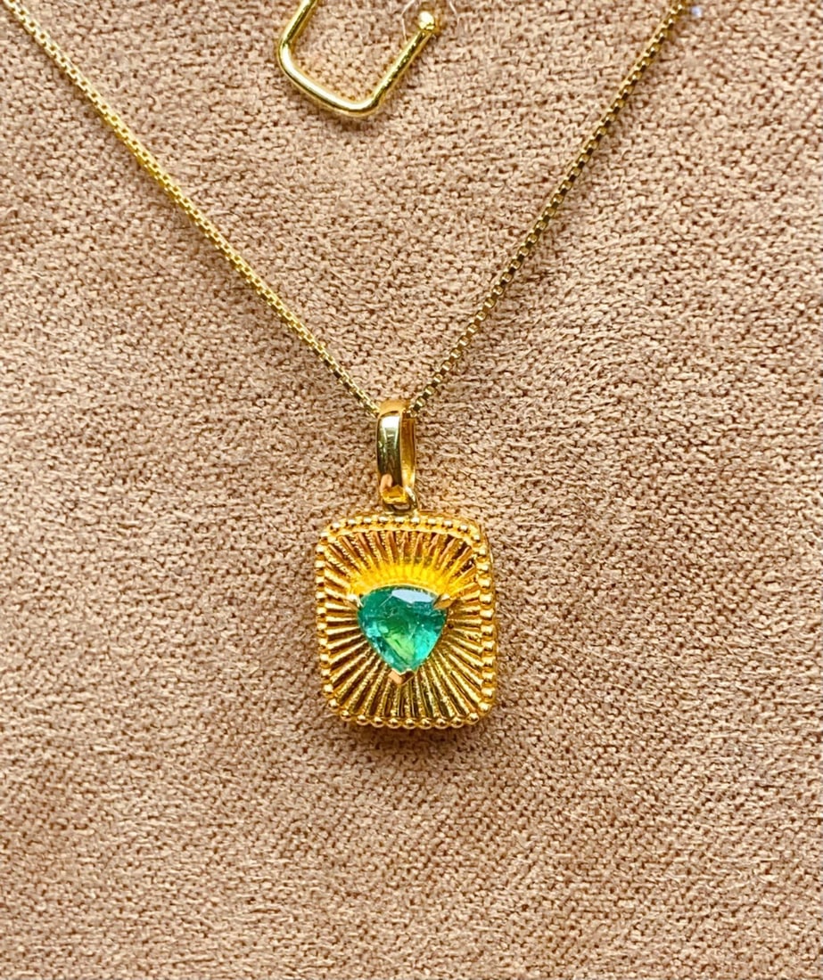 18k Gold with Diamond Encrusted Natural Emerald Pendant - 6