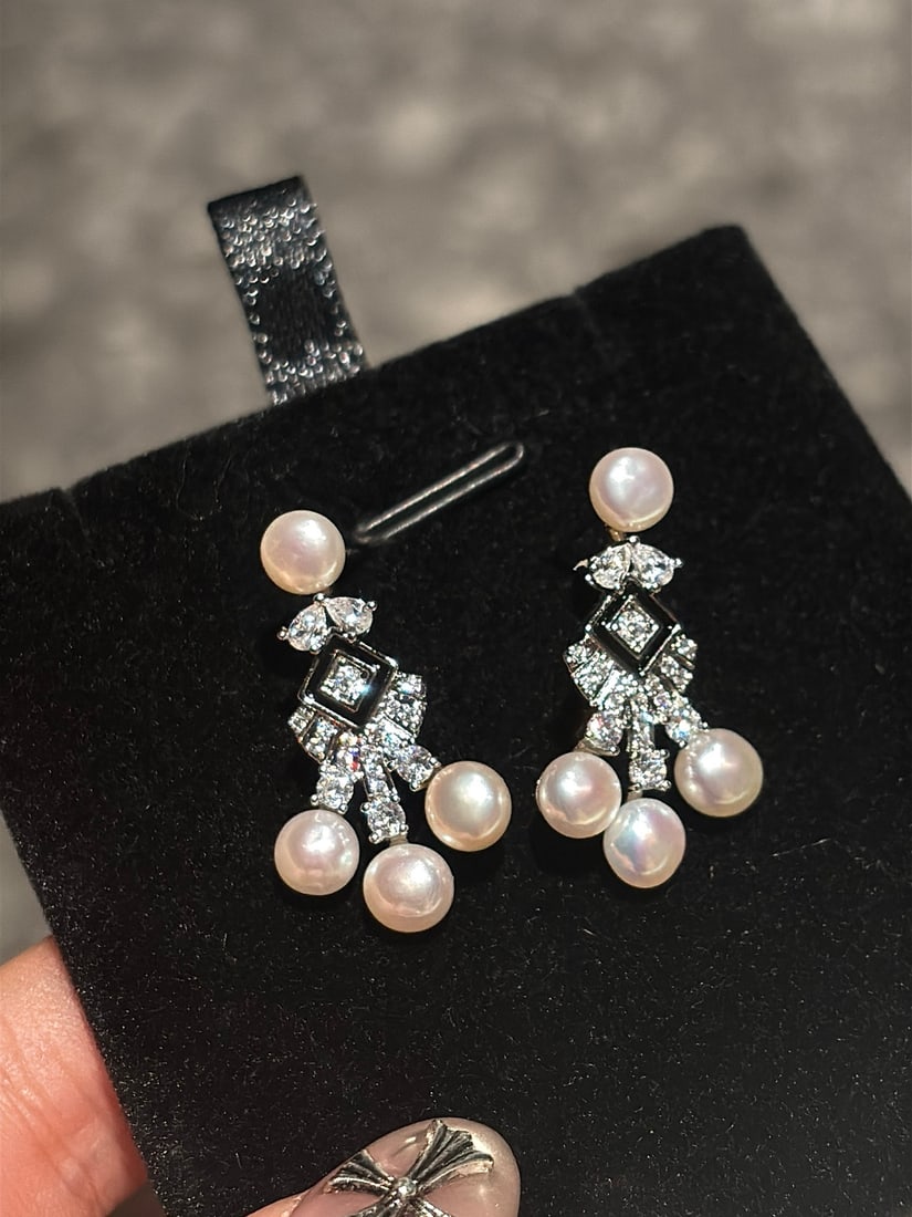 925 Sterling Silver Pearl Stud Earrings: 925 Sterling Silver Pearl Stud Earrings, 5-6mm Freshwater Pearls Reserve: $80.00 Shipping:Domestic: Shipping rates are determined by destinationInternational: Foreign shipping rates are determined