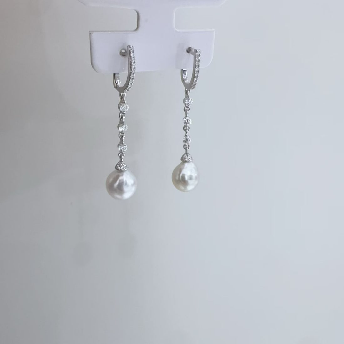 Sterling Silver Inlay 10-11mm Freshwater Pearl Stud Earrings: Sterling Silver Inlaid 10-11mm Freshwater Pearl Stud Earrings Reserve: $150.00 Shipping:Domestic: Shipping rates are determined by destinationInternational: Foreign shipping rates are determined by