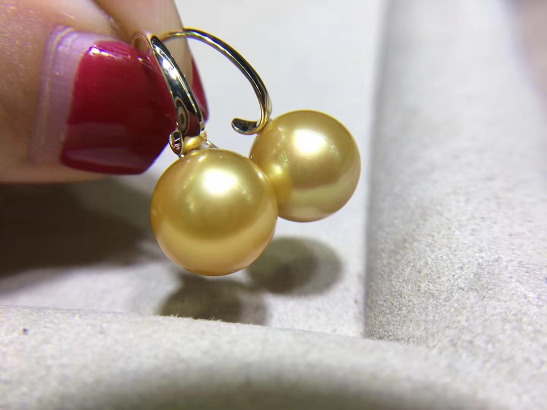 18k Solid Gold High-End South Sea Golden Pearl Earrings Hooks: 18k Solid Gold Advanced South Sea Golden Pearl Earrings, 10-11mm Perfect Round with Extremely Strong Luster, Clean and Fine Surface with Slight Flaws, Elegant and High-Quality. Reserve: $900.00 