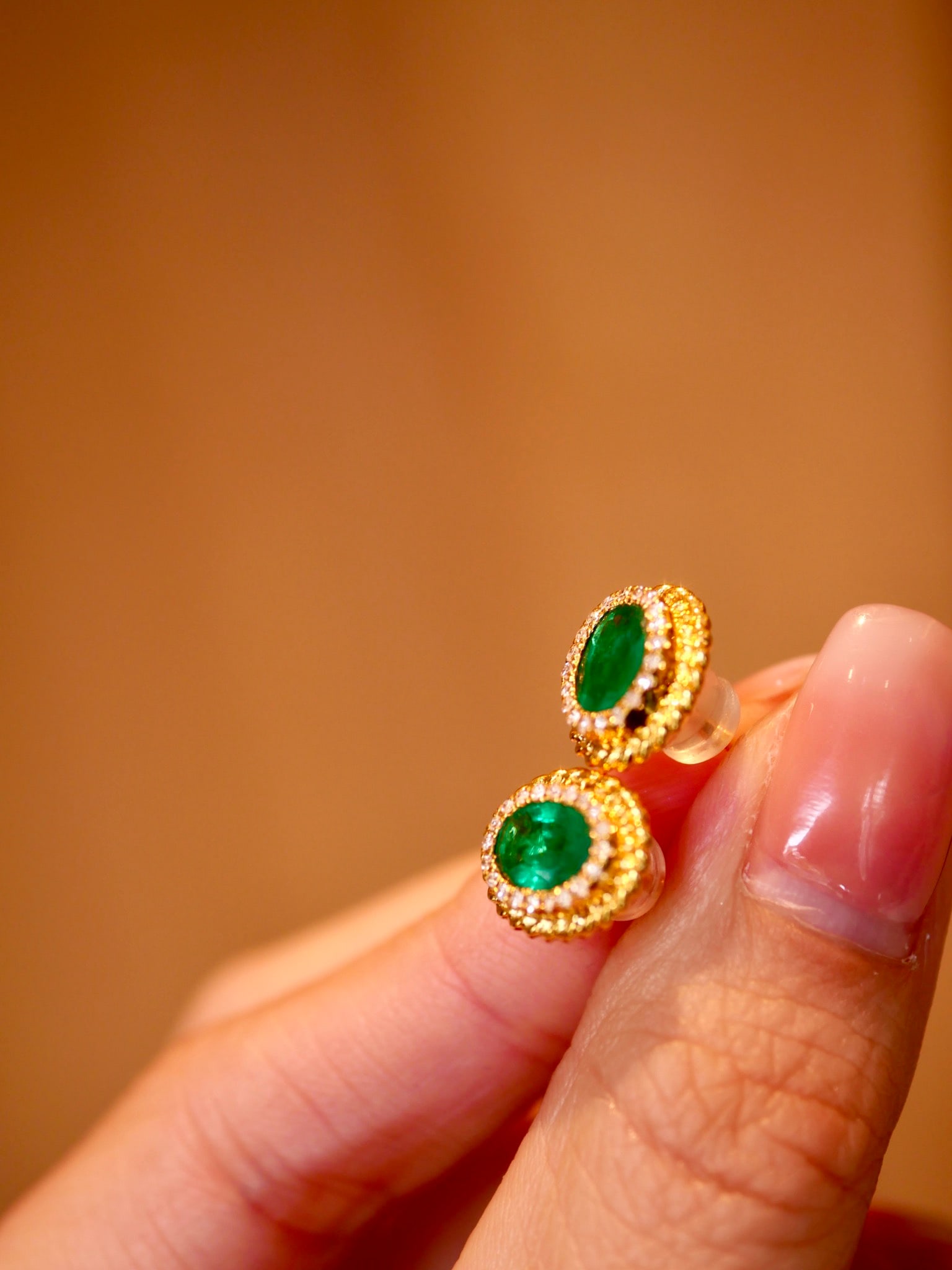 Pair of 18K Gold Emerald Details Diamond Stud Earrings - 4