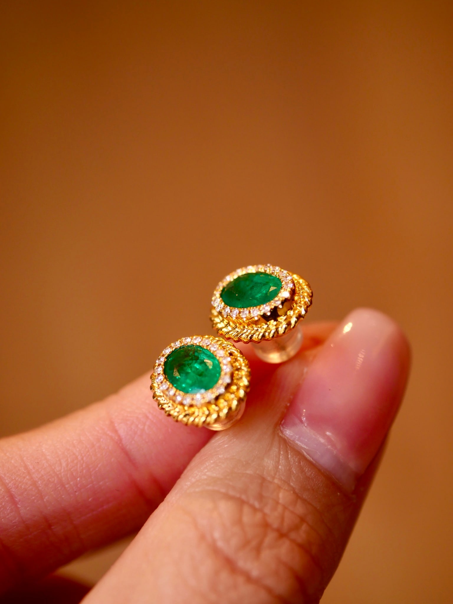 Pair of 18K Gold Emerald Details Diamond Stud Earrings - 5