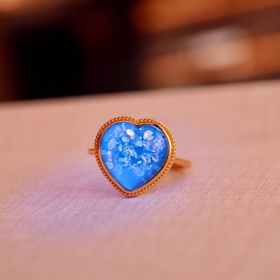 Natural Green Flower Amber Heart-Shaped Ring S925 Silver Inlay: Natural Green Flower Amber Heart Shaped Ring S925 Silver Inlay Reserve: $100.00 Shipping:Domestic: Shipping rates are determined by destinationInternational: Foreign shipping rates are determined