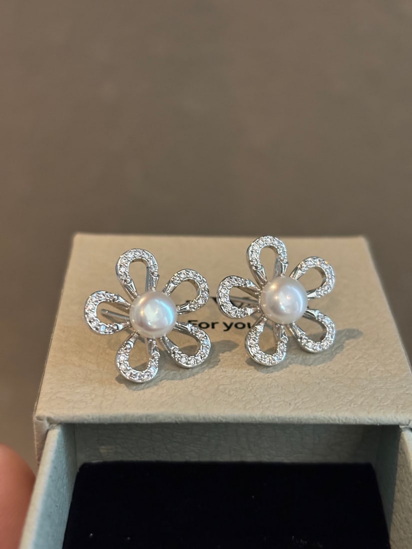 Sunflower Pearl Stud Earrings