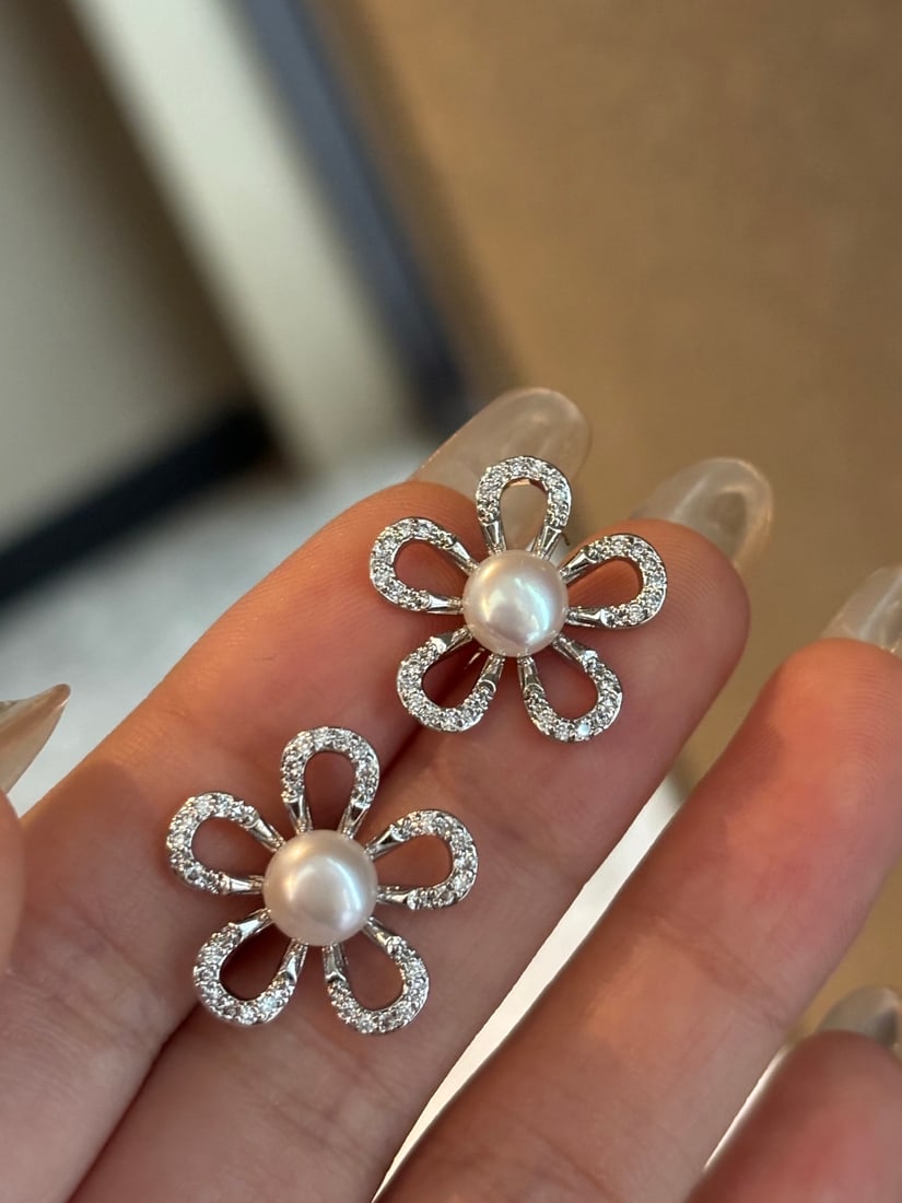 Sunflower Pearl Stud Earrings - 4