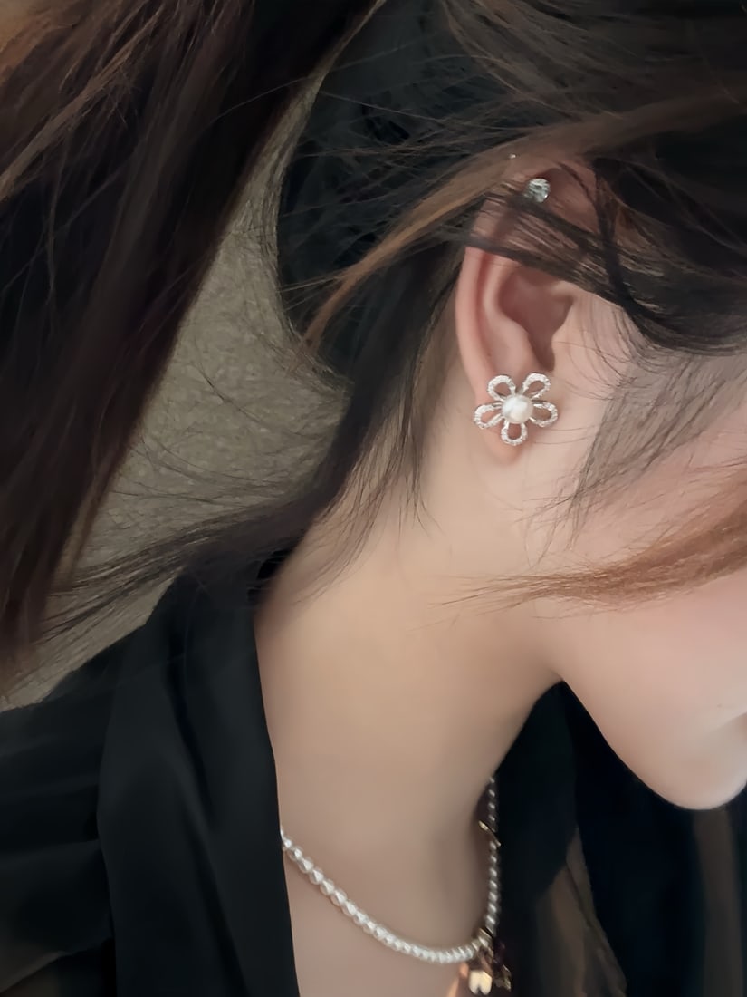 Sunflower Pearl Stud Earrings - 5