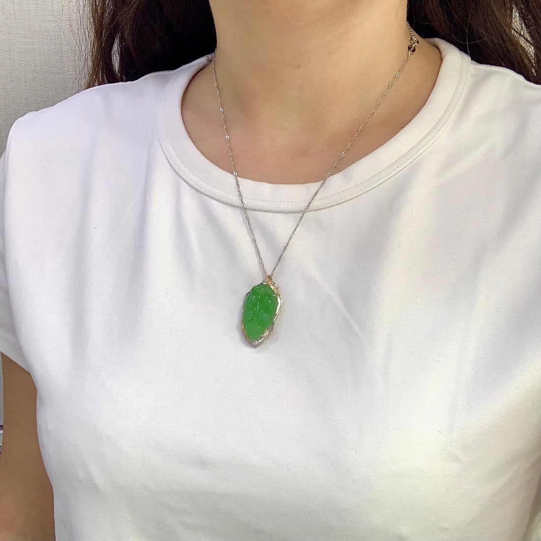 18K Gold and Jade Apple Green Leaf Pendant - 6