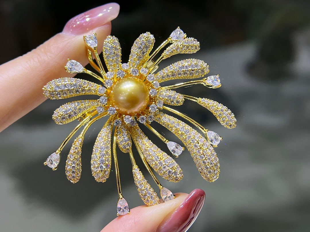 10-11mm Freshwater Golden Pearl Brooch: 10-11mm Freshwater Golden Pearl Brooch Reserve: $150.00 Shipping: Domestic: Shipping rates are determined by destination International: Foreign shipping rates are determined by destination. Internatio